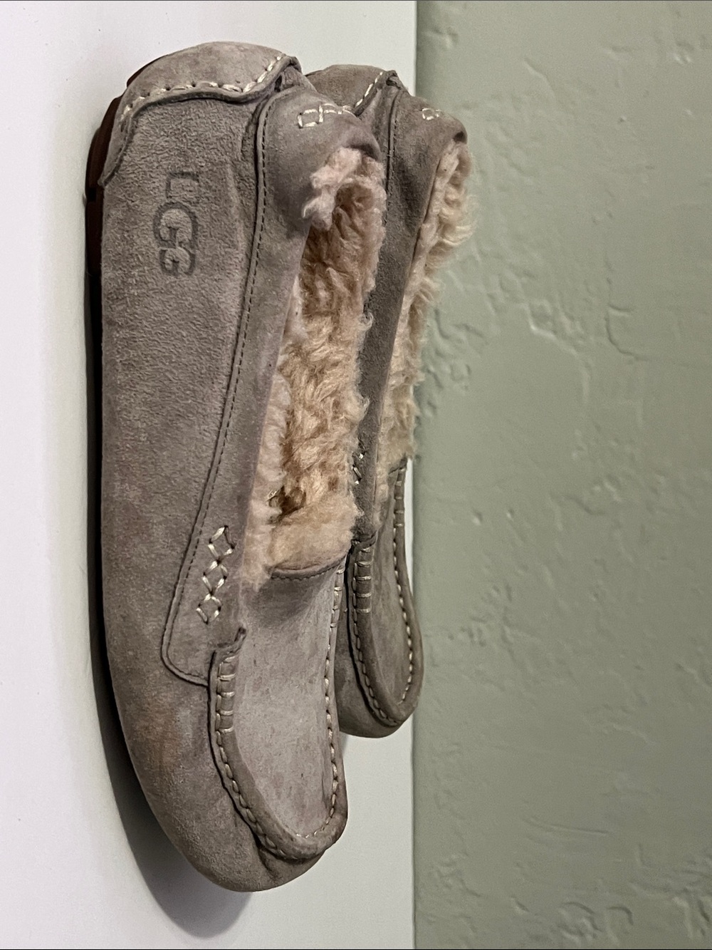 UGG Ansley Gray Slippers US 9